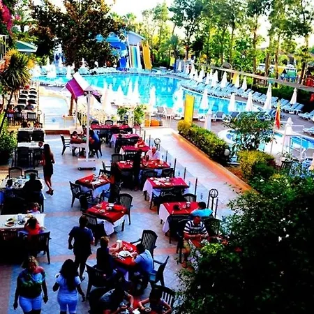 Otel Holiday Park Resort