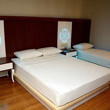 Otel Holiday Park Resort 5*