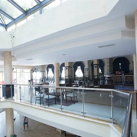 Otel Holiday Park Resort 5*