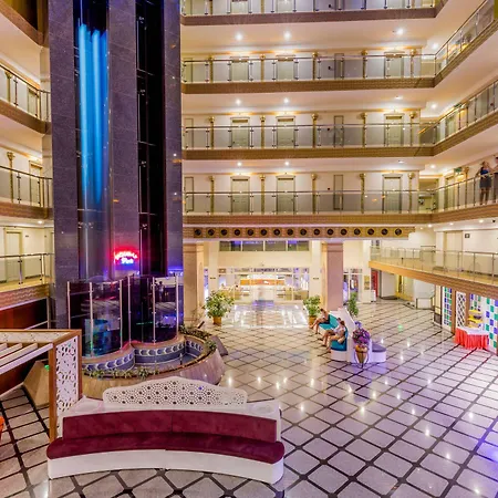 Otel Holiday Park Resort