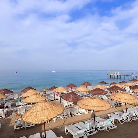 Holiday Park Resort Otel 5*