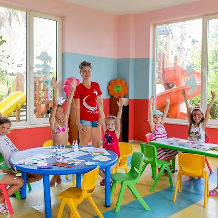 Otel Holiday Park Resort