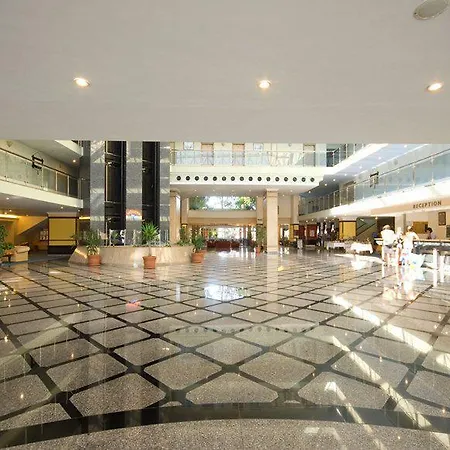 Otel Holiday Park Resort 5*