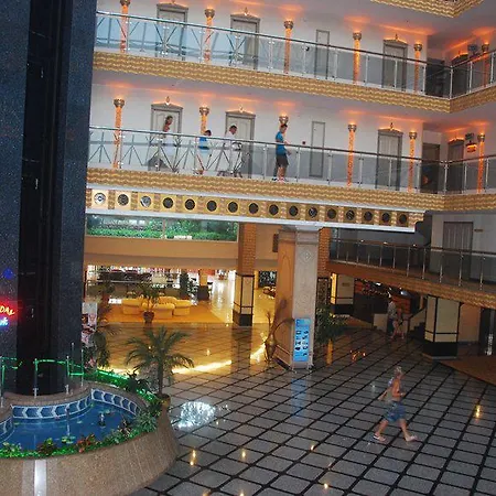 Otel Holiday Park Resort 5*